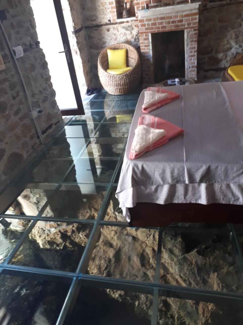 Nuci'S Home Glass Floor Tushemisht Extérieur photo