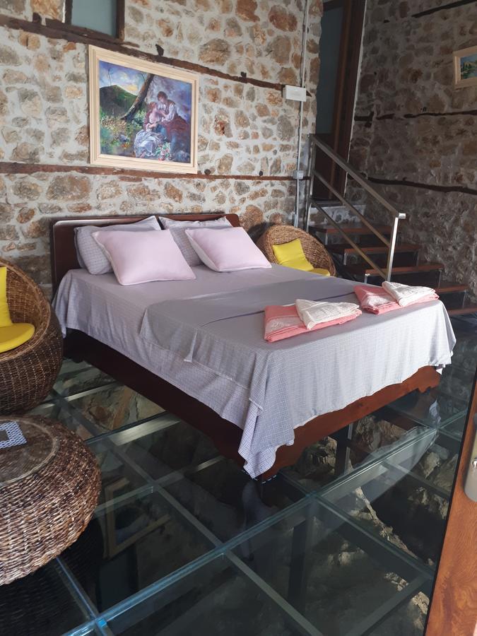 Nuci'S Home Glass Floor Tushemisht Extérieur photo